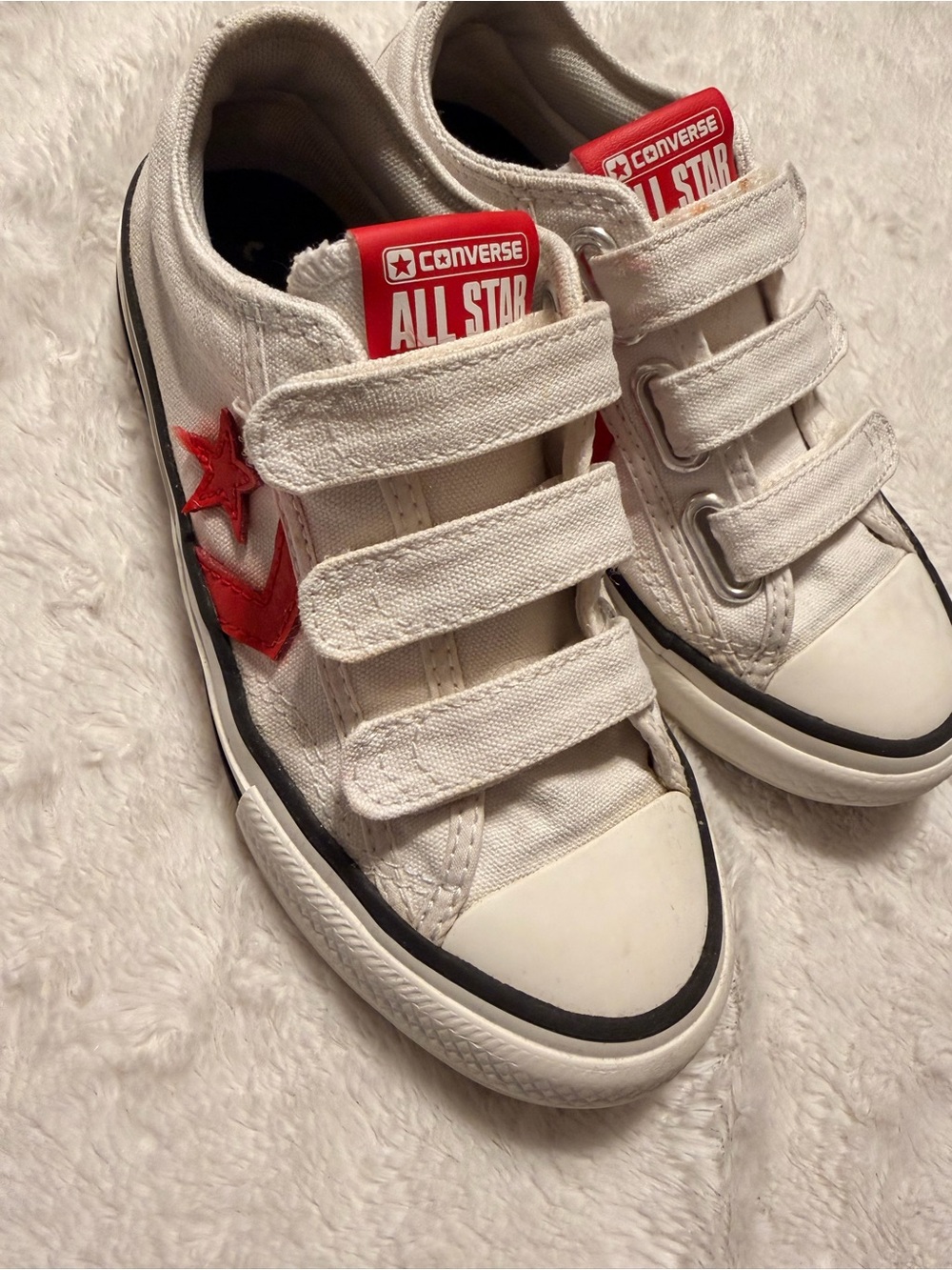 Converse Kids White Canvas Sneakers with Red Star Detail size 13